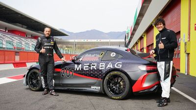 Filippo Bencivenni sale a bordo della Mercedes-AMG GT4 di Nova Race